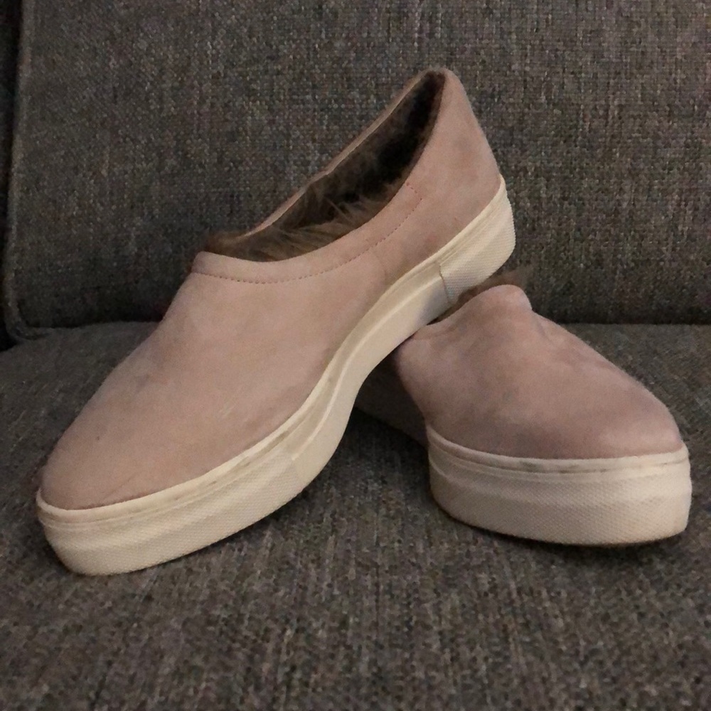 Liendo faux fur sneakers EUC